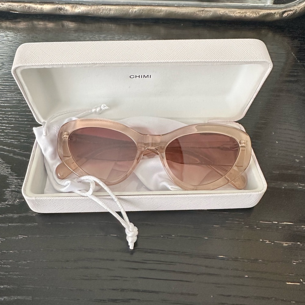 Chimi 09 Ecru sunglasses. Worn 1x